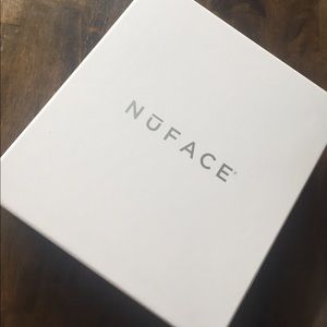NuFACE MINI set with NuFACE Cloths